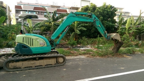 台南市仁德區小型怪手挖土機